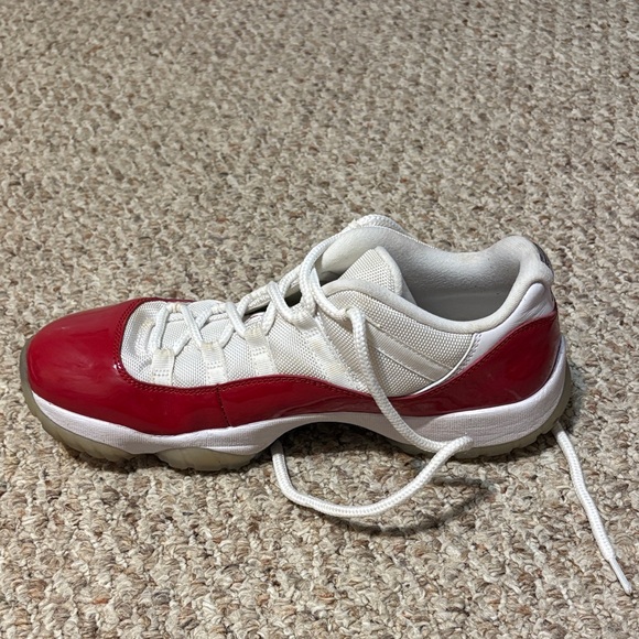 Jordan Cherry 11s Low top - Picture 6 of 6